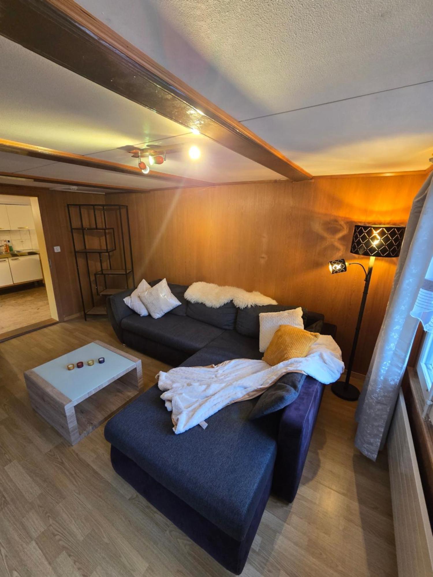 Gasthof Hirschen In Wilderswil Room photo