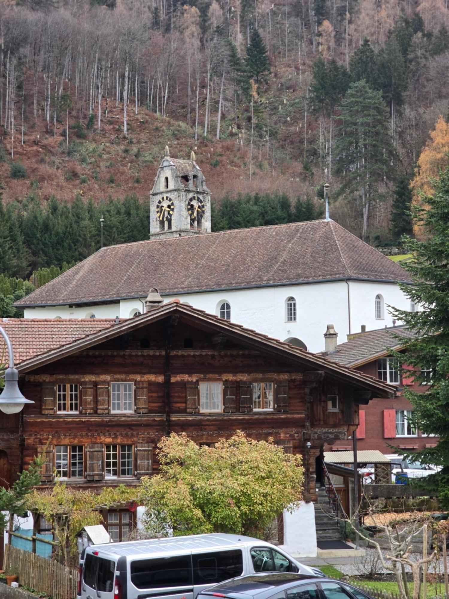 Gasthof Hirschen In Wilderswil Room photo